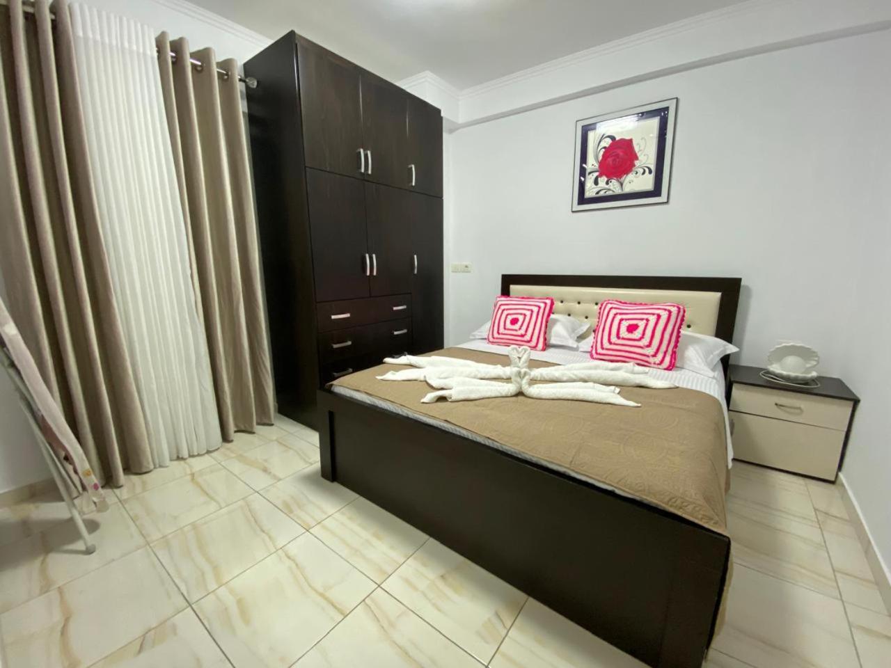 Olive Tree Apartment Sarandë Esterno foto